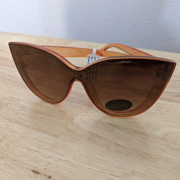 AJ Morgan Cat Eye Rimless Sunglasses in Mirrored Gold | ASOS - Picture 3 of 4